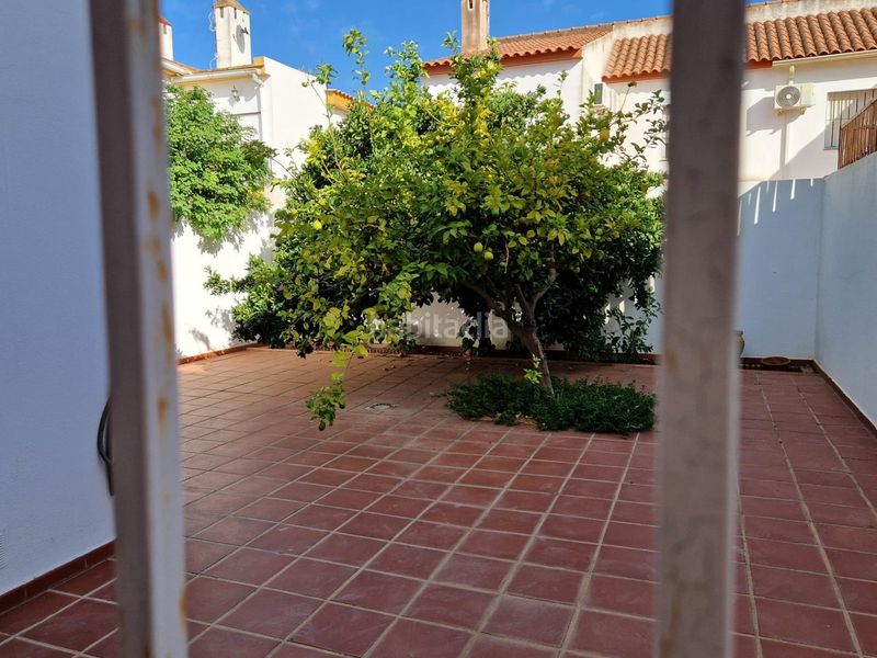 Foto 4b7df2b3-8c8d-4e99-af3e-7b1788e7b0e1. Casa adossada amb calefacció a Umbrete