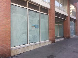 Lloguer Local Comercial a Carrer acadèmia 31. Equipado y céntrico local comercial de 230m2 en el cruce/esquina