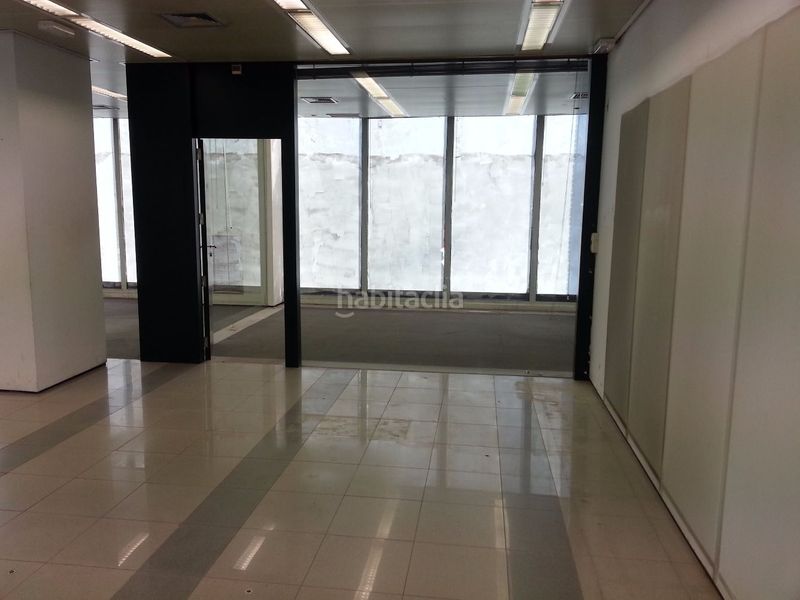 Foto df842320-d193-4970-9c70-b580a611a34a. Affitto locale commerciale in carrer acadèmia 31 in Lleida