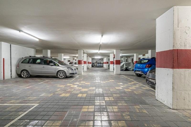 Foto a919a7ac-43ef-4d0c-a6ff-5b3298f4e97b. Posto auto in Centro - Sagrario Granada