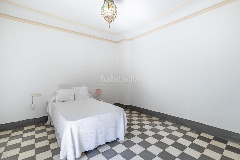 Foto c205eb95-dd2e-4243-a97a-53660127b49f. Chalet carmen con espectacular jardin y piscina en paseo del salón en Granada