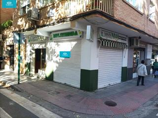 Location Local commercial à Barrio de Zaidín. Local comercial en el corazón del zaidín!!