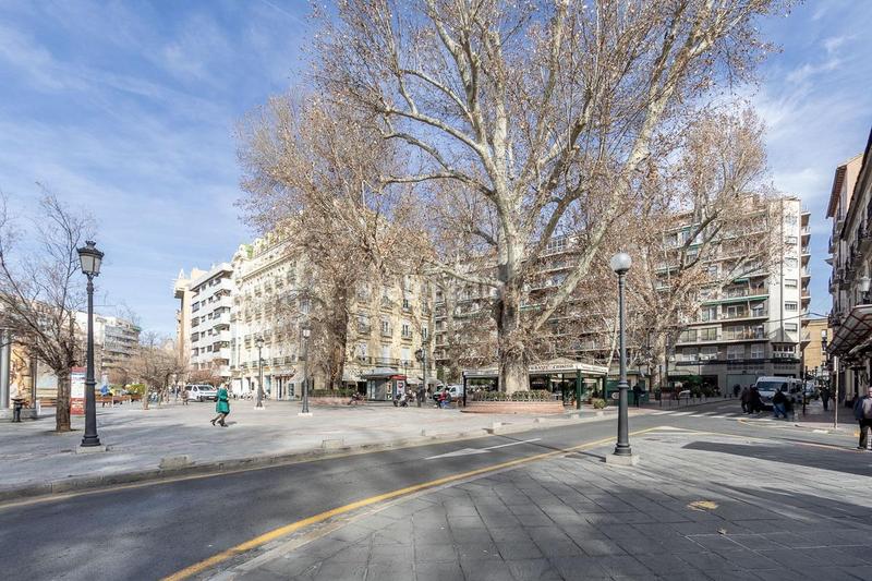 Foto 091fbb78-9eb7-45db-9f44-a22fc7256062. Piso en plaza del campillo 5 magnifico piso reformado con todo lujo de detalles en pleno centro... plaza del campillo! en Granada
