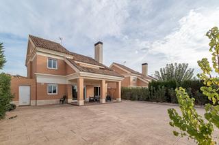 Rent House in Villa de Otura. Increible casa en otura!!