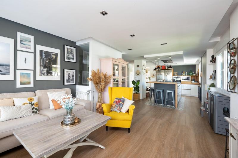 Foto 4e7bcf4b-9432-4fec-bebc-ce7e4ee714d5. Chalet en calle tirso de molina 14 descubre tu villa de lujo ! chalet independiente con piscina privada en Otura
