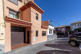 Casa a Calle burgos 2. Casa en la parte baja de barrio de monachil