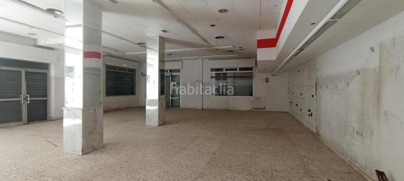 Foto f3db57a9-ee34-4e0e-b42d-5f33572d05ee. Alquiler local comercial local en camino de ronda junto al helicoptero en Granada