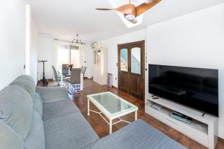 Casa adossada a Poniente. Estas buscando  una vivienda amplia y luminosa, con magnificas c