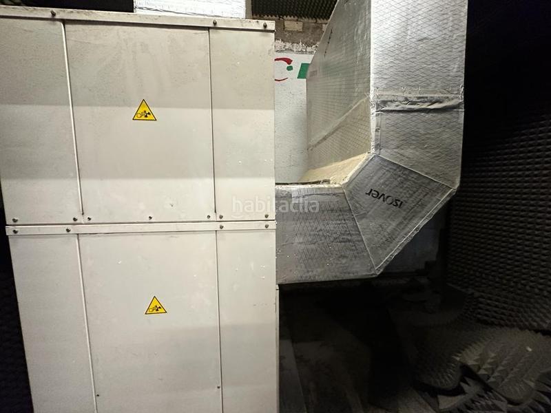 Foto c92e9267-d64b-4bef-9dc2-db09921a2ee8. Alquiler local comercial local rebajado en gonzalo gallas en Granada