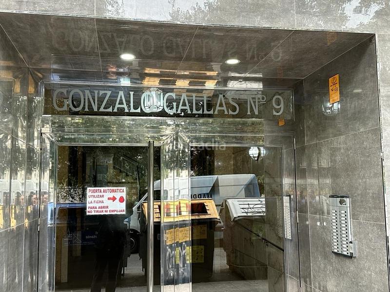 Foto f24f101b-38a2-4533-8ad1-43792c27d50f. Alquiler local comercial local rebajado en gonzalo gallas en Granada