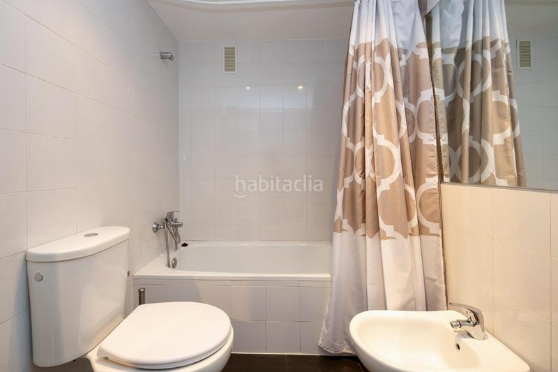 Foto b3629a1a-2639-48ab-8312-2af96da4aa56. Flat with heating parking in Camino de los Neveros - Serrallo Granada