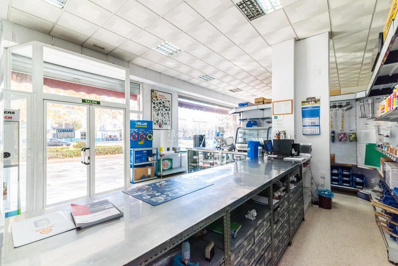 Foto 1111d71e-4583-4a11-9e38-b193cac49b48. Local commercial dans calle pdta francisco javier cob 18 dans Granada