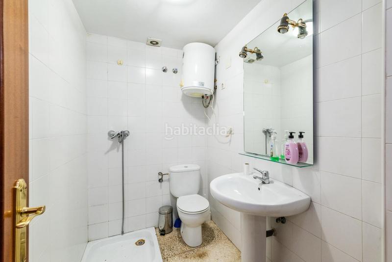 Foto bd22f89d-ba32-4f5c-8437-f42d33088057. Local commercial dans calle pdta francisco javier cob 18 dans Granada