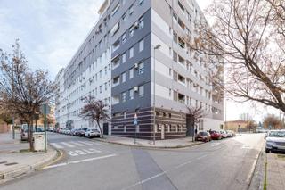 Local Comercial a Calle orone. Espectacular local en barrio periodistas!!!!!