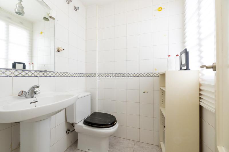 Foto 2f14d96c-f753-4d86-a0b9-e6034f4b1cd1. Casa pareada en calle de francia 35 tu hogar ideal luz, espacio y tranquilidad en Huétor Vega