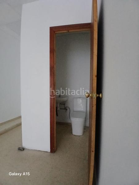 Foto 9bb1d80b-9a4a-49e1-a21d-de2db7eef187. Alquiler local comercial  en el centro!! en Granada