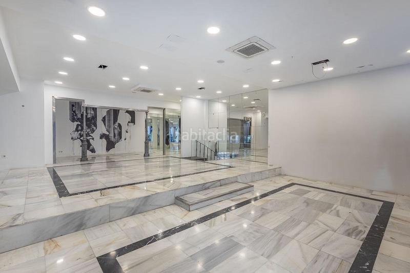 Foto 2b9bd45f-3f78-4818-a092-629907c8905b. Alquiler local comercial gran local en ganivet!! en Granada