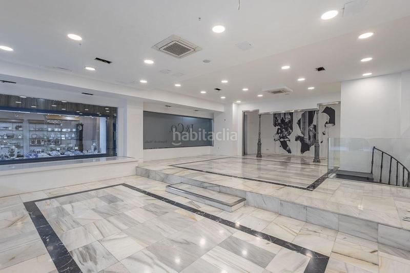 Foto 85a8708d-6222-4b59-92af-10e874c23977. Alquiler local comercial gran local en ganivet!! en Granada