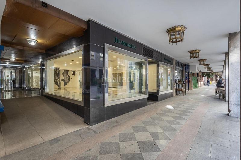 Foto 98a58ea3-b29f-4774-b54b-cf587d3409e1. Alquiler local comercial gran local en ganivet!! en Granada