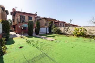 Xalet a Jun. Chalet independiente de 4 dormitorios en nuevo jun. seminuevo
