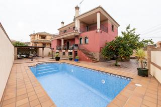 Chalet à Residencial Triana - Barrio Alto. Vive el lujo a lo grande exclusivo chalet independiente con pisc