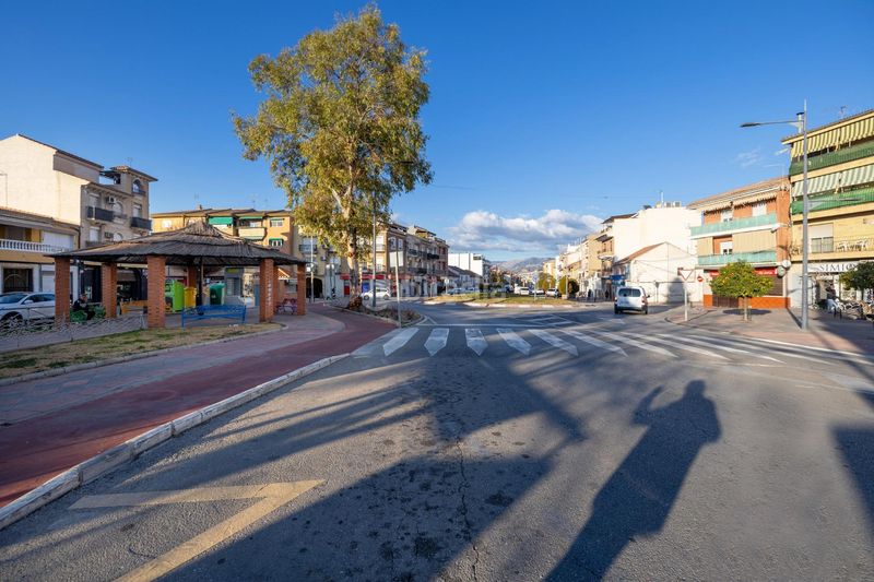 Foto e7fc48bb-df5a-45fd-baf6-9114c6e73b84. Terreno residencial en calle de tierno galván 5 oportunidad de inversión!!! parcela ubicada en zona privilegiada en Armilla