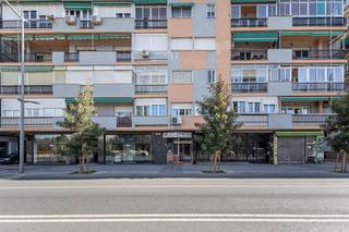 Location Local commercial à Camino de Ronda. Local en calle arabial