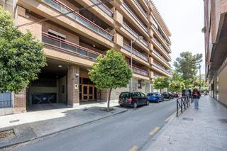 Rent Car parking in Calle calle doctor jaime garcía royo 2. Garaje junto a constitucion
