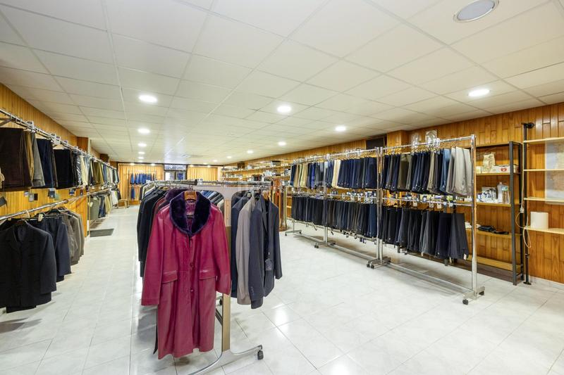 Foto c6fc4d8f-565b-46a3-aea4-ec61ee8e39f1. Local comercial en Barrio de Zaidín Granada