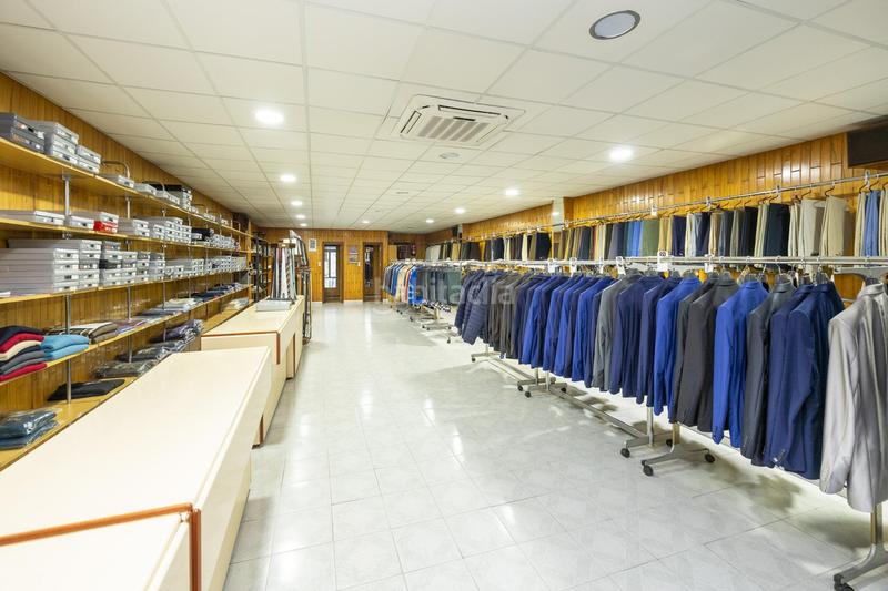 Foto d9568237-645c-4bba-b677-b3730cff607a. Local comercial en Barrio de Zaidín Granada