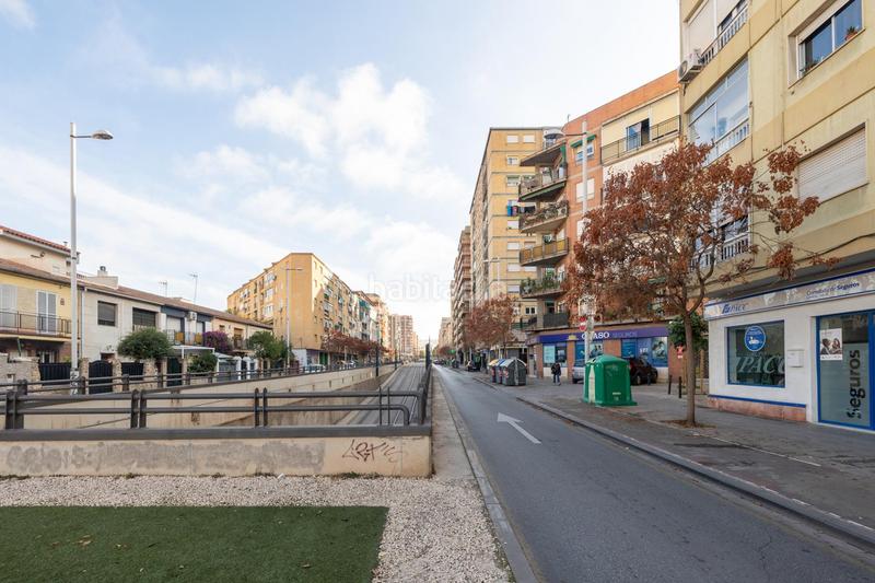 Foto fbe3dbf7-38eb-4155-8019-8ecc90497f55. Local comercial en Barrio de Zaidín Granada