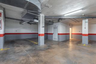 Car parking in Nueva del santisimo 15. Garaje mas trastero junto gran via