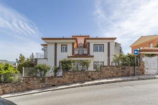 Maison à Barrio de la Vega. Gran casa en monachil