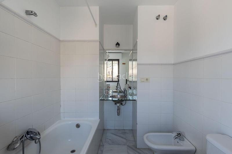 Foto 78fb8b13-e0a8-41b9-a4cc-d41eb0678650. Casa amb calefacció aparcament a Bola de Oro Granada