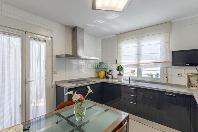 Foto 1747ceed-2df8-4701-b235-3df267ccc55b. Casa aparellada amb calefacció aparcament piscina a Granada