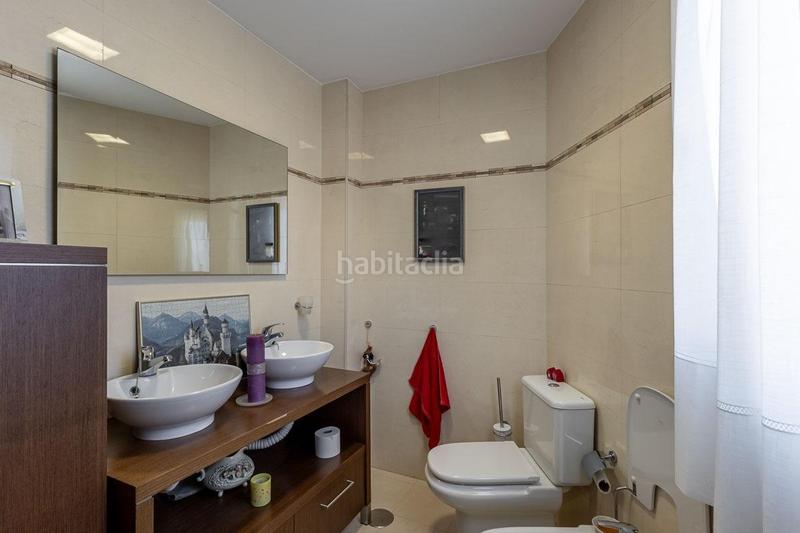 Foto 44446089-9692-4949-a235-51b4733fe0ec. Casa aparellada amb calefacció aparcament piscina a Granada