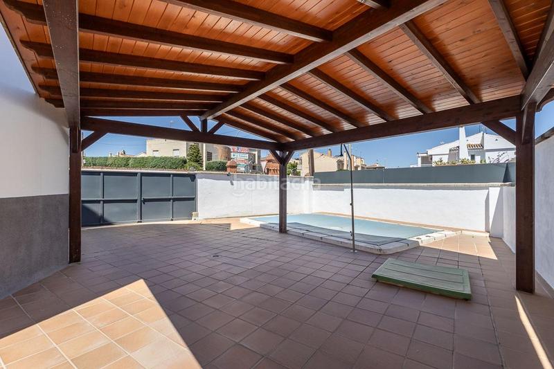 Foto 5fd41c7f-0245-472b-a678-9f08b743431f. Casa aparellada amb calefacció aparcament piscina a Granada