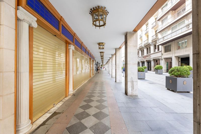 Foto 276e86cb-8442-4de7-b166-1c1b6b396a15. Lloguer local comercial a Centro - Sagrario Granada