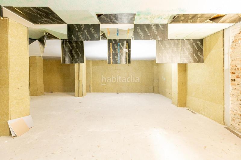 Foto 0ba3242a-350a-4a11-863a-9cc9b532fd53. Alquiler local comercial maginifico local en plaza gran capitan en Granada