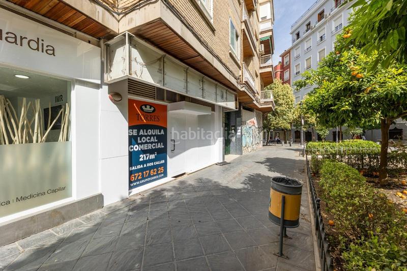 Foto 234785a2-696e-411c-b5e4-fd0e6370b0fe. Alquiler local comercial maginifico local en plaza gran capitan en Granada