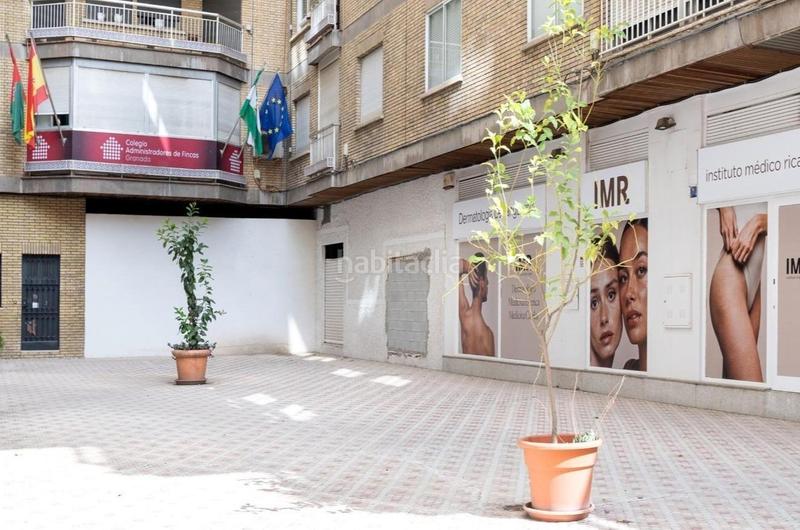 Foto 3c643f8e-2c2b-4bed-a88c-25e8dda3a481. Alquiler local comercial maginifico local en plaza gran capitan en Granada