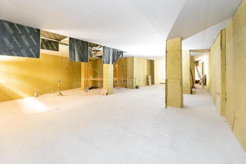 Foto b0dce261-9260-4a31-a23a-334719040b1c. Alquiler local comercial maginifico local en plaza gran capitan en Granada
