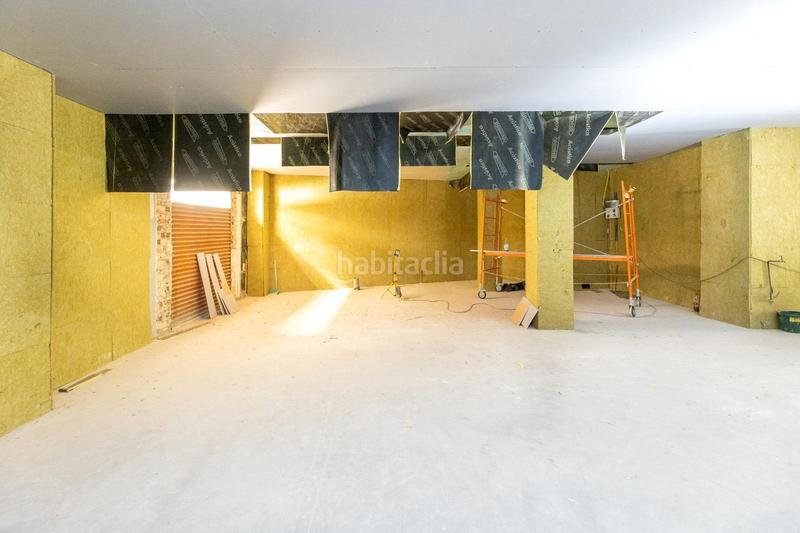 Foto c0edc71c-57ce-4f7f-8ed0-755df3399ab9. Alquiler local comercial maginifico local en plaza gran capitan en Granada