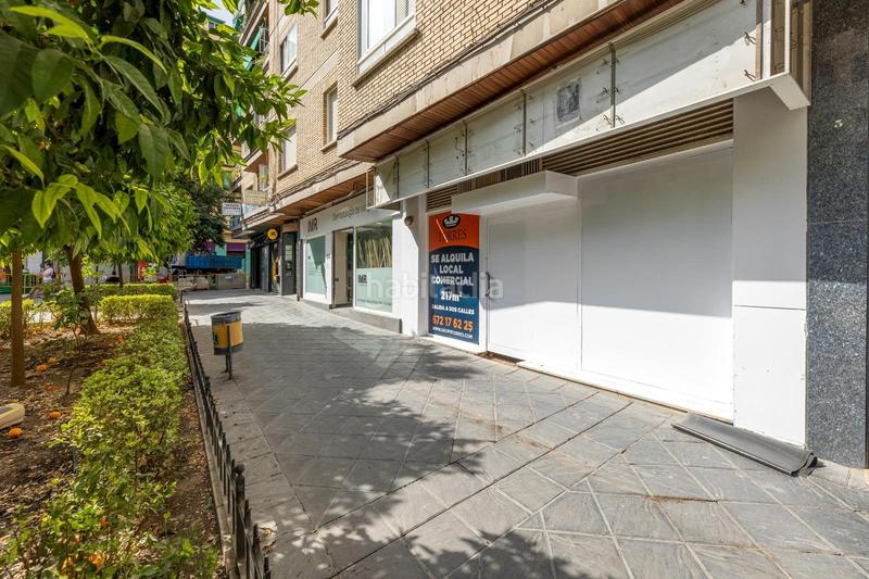 Foto d64d8ef3-53ed-4e4c-9e53-c809cb48272f. Alquiler local comercial maginifico local en plaza gran capitan en Granada