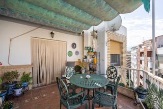 Attique à Calle solarillo de gracia 10. Magnifico atico en plaza de gracia, 4dorm, 2baños, garaje,traste