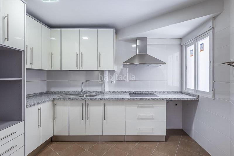 Foto 67f59b26-063f-472d-9185-949c0bd1008c. Piso  reformado con ascensor . en Motril ciudad Motril