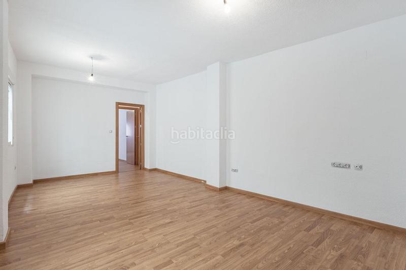 Foto db95ce29-cf87-4f39-8c27-d7bc3bc3e8b8. Piso  reformado con ascensor . en Motril ciudad Motril