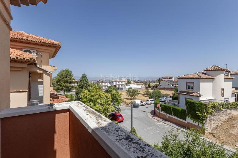 Foto 0cec24cf-47bd-417e-9a68-e0927f34d558. Casa adosada chalet familiar con jardin, piscina privada y vistas a granada en pleno centro de la zubia en Zubia (La)