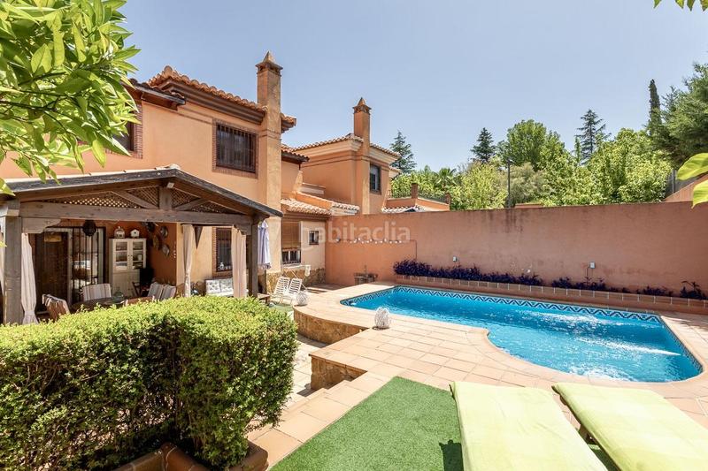 Foto 10d29bf0-ced6-41fe-ba73-69e844acfcd6. Casa adosada chalet familiar con jardin, piscina privada y vistas a granada en pleno centro de la zubia en Zubia (La)