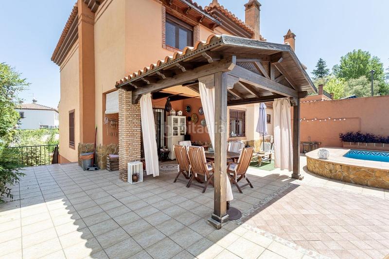Foto 1ff9741e-c609-4e61-bdcc-6c928f48725f. Casa adosada chalet familiar con jardin, piscina privada y vistas a granada en pleno centro de la zubia en Zubia (La)